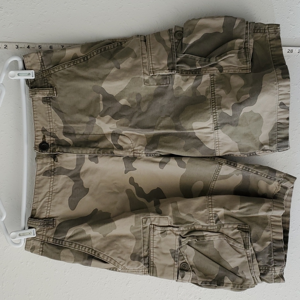 Mens Arizona cargo shorts camouflage size 34.